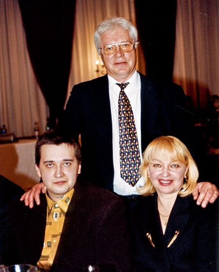 Евгений Жариков с сыном Федором и женой Натальей Гвоздиковой