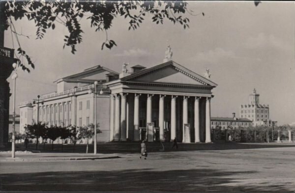 Сталинградский областной драматический театр