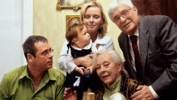 Олег Басилашвили с супругой Галиной Мшанской, дочерью Ксенией, внучкой Мариникой и зятем Михаилом