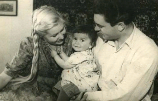 Инна Макарова и Сергей Бондарчук с дочерью Наташей