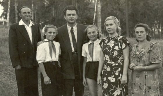 Сергей Бондарчук и Инна Макарова с поклонниками