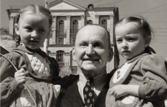 Александр Вертинский с дочерьми