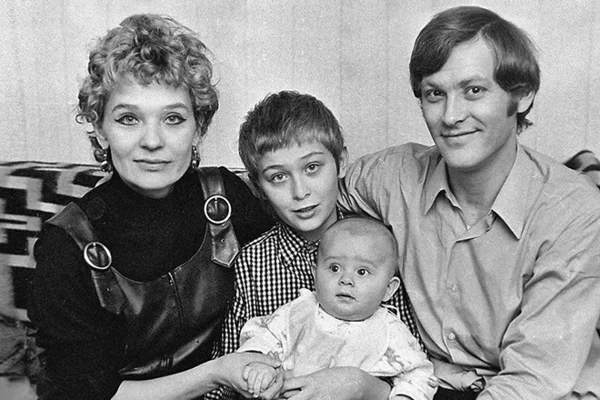 Владимир Ивашов с семьей